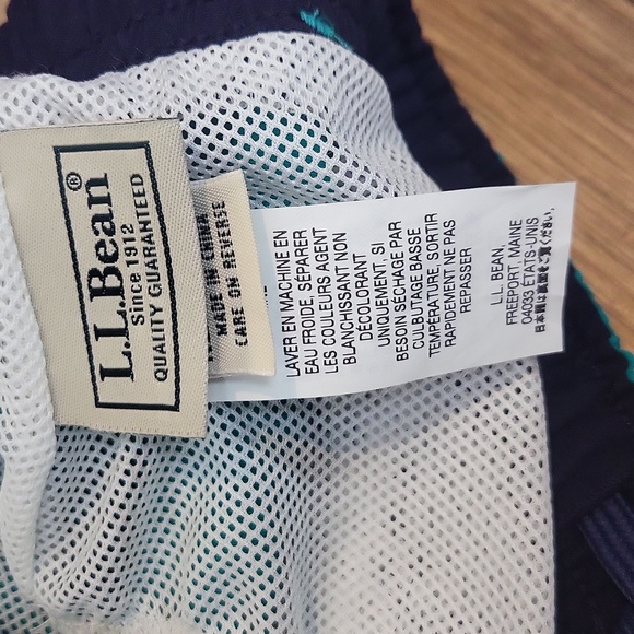 L.L.Bean Green Pull-on Nylon Swim Shorts w/ Netted Interior & Drawstring Waist - Picture 11 of 14